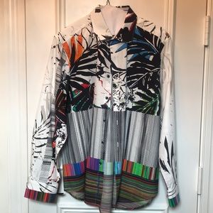 Robert Graham beautiful Men’s shirt bottom down.